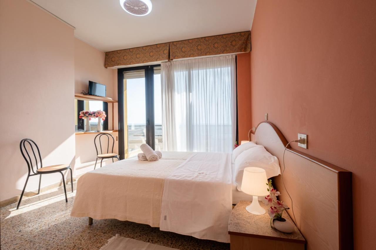 Hotel Crown Rimini Extérieur photo